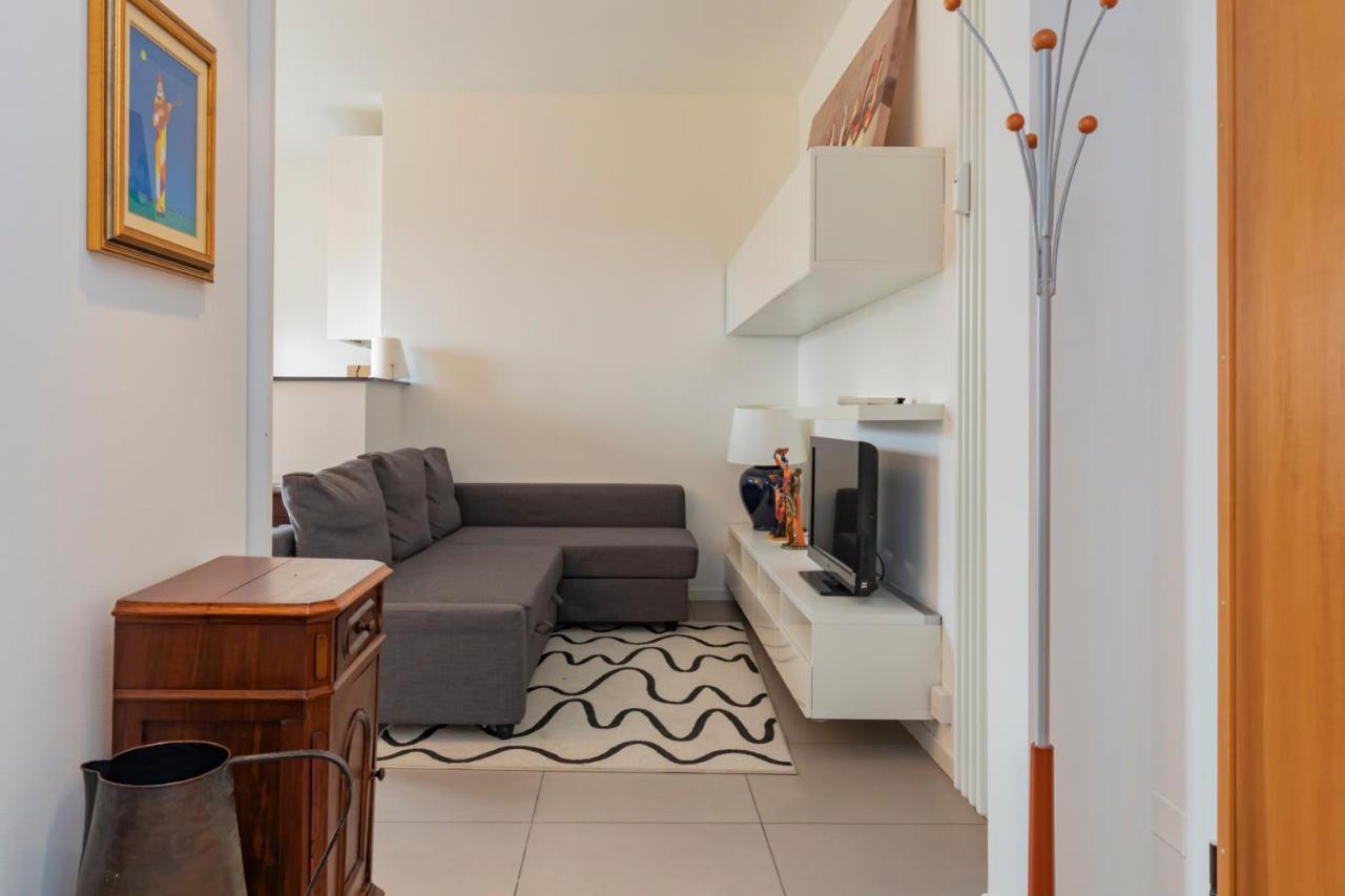 Cosy 1 Bed Flat With Terrace Apartment Милано Екстериор снимка